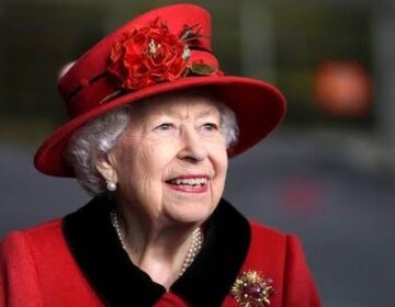 برطانیہ کی ملکہ الزبتھ دوم 96 سال کی عمر میں انتقال کر گئیں۔