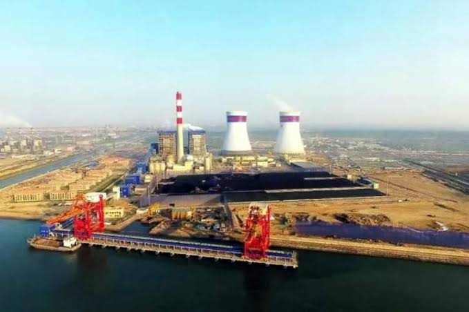 پاکستان نے زرمبادلہ کے ذخائر کو بچانے کے لیے کوئلے سے چلنے والی بجلی کی طرف بڑے پیمانے پر منتقلی کا منصوبہ بنا لیا۔